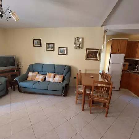 Apparently Apartament Saranda